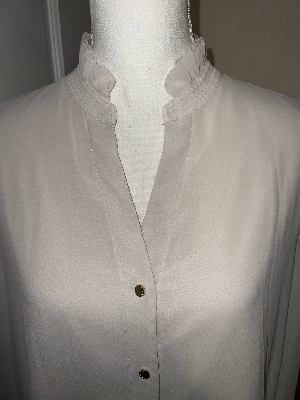 Carmen Marc Valvo Cream Ruffled Collar Button-Front Blouse - Picture 2 of 4